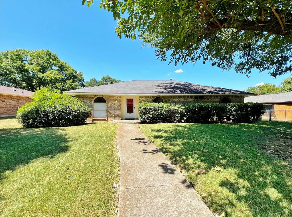 221 Connie Drive, DeSoto