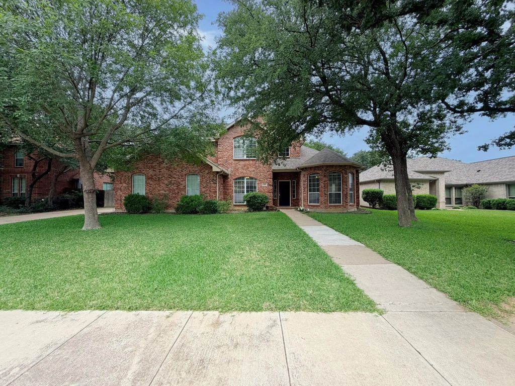 216 Flagstone Drive, Burleson