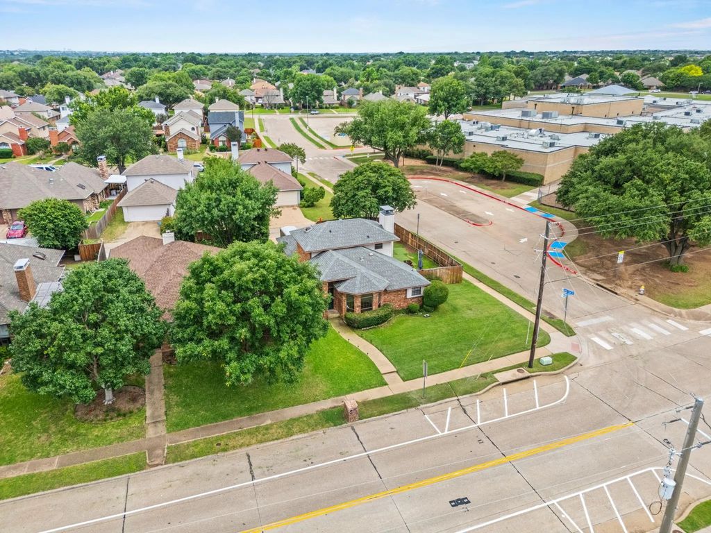 2060 Arbor Creek Drive B, Carrollton