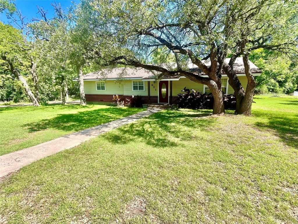 601 Navajo Trail, Hamilton