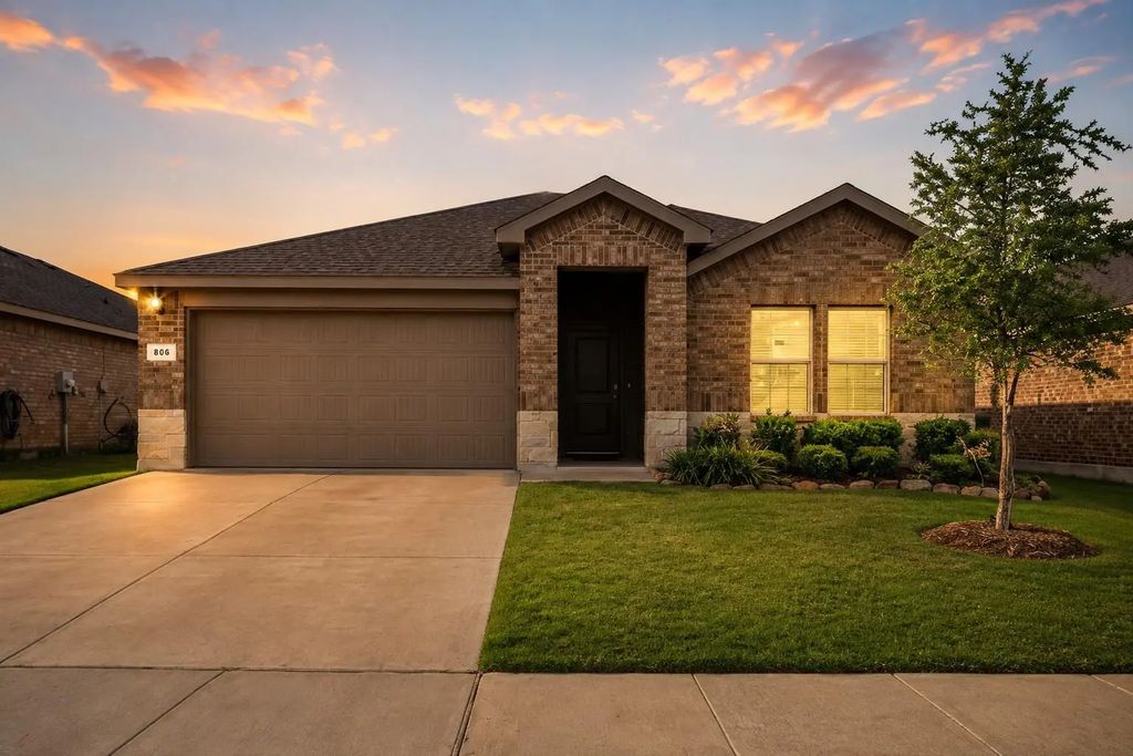 806 Peighton Court, Cleburne