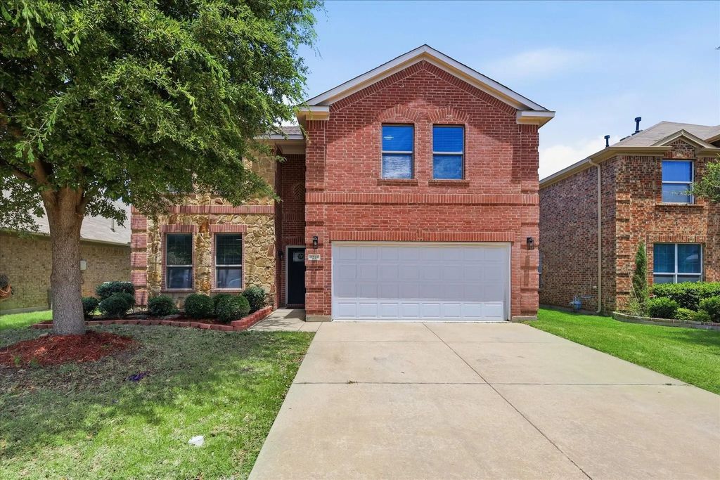4216 Bridgestone Drive, Fort Worth