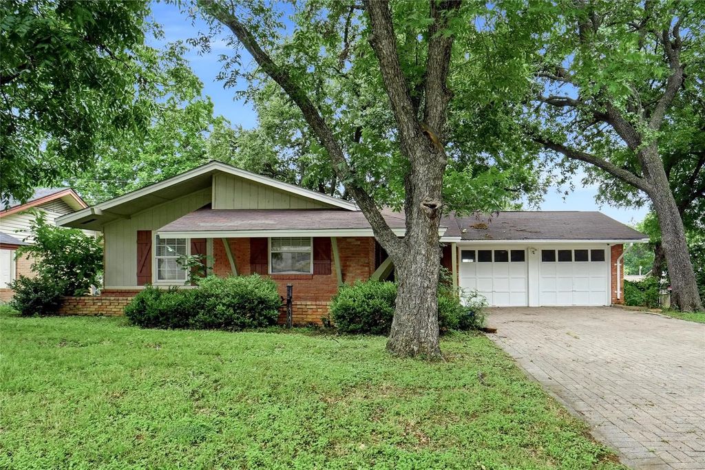 2222 Woodoak Drive, Irving