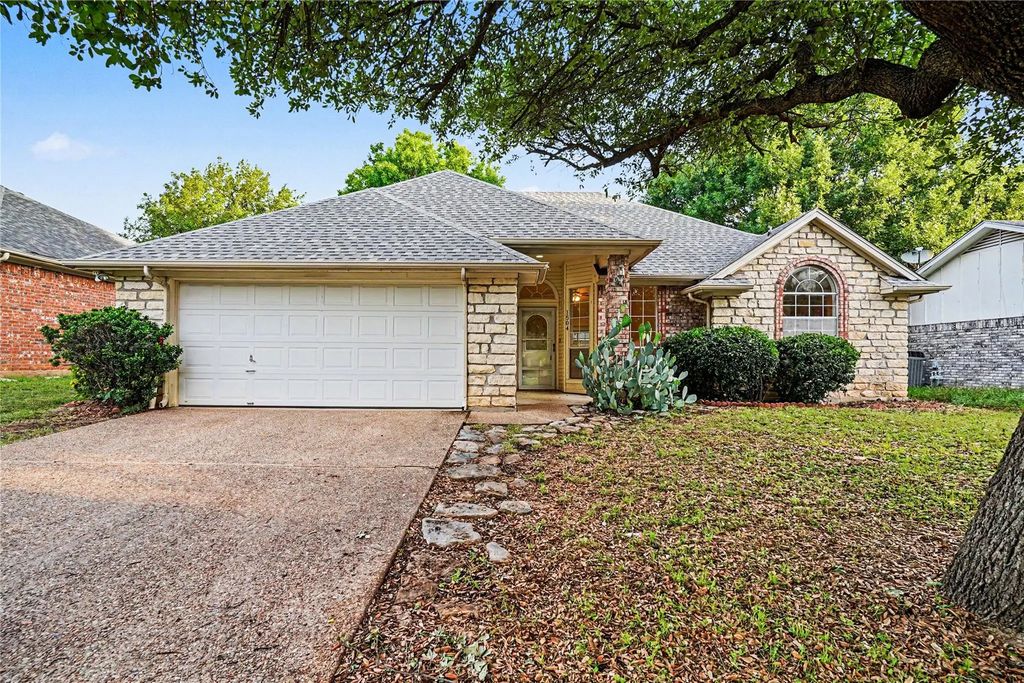 1504 Clover Lane, Granbury