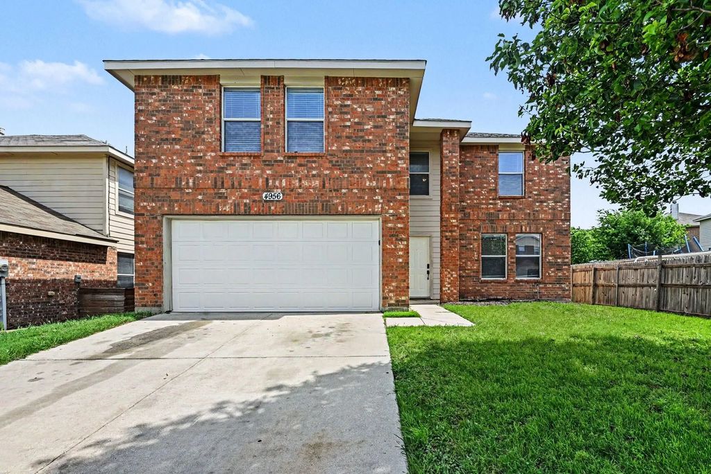 4956 Water Ridge Lane, Fort Worth