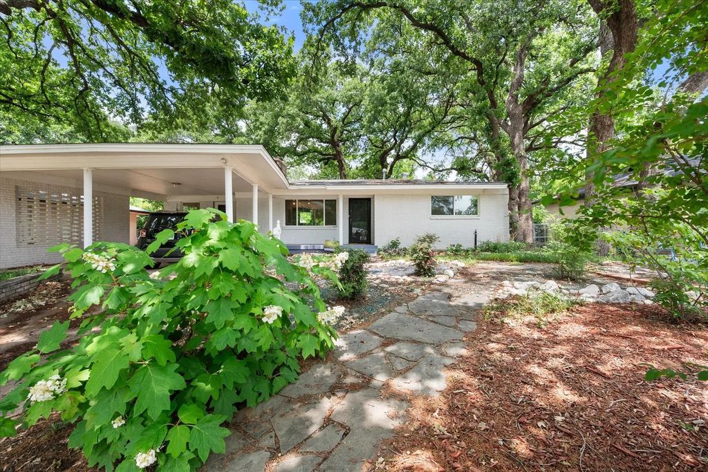 1209 W Lilly Lane, Arlington