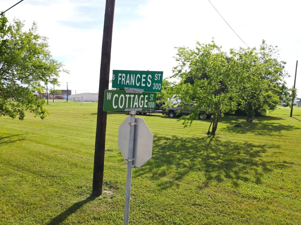 S Frances Street, Terrell