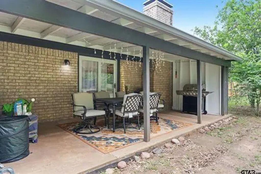 1201 Corey Drive, Whitehouse