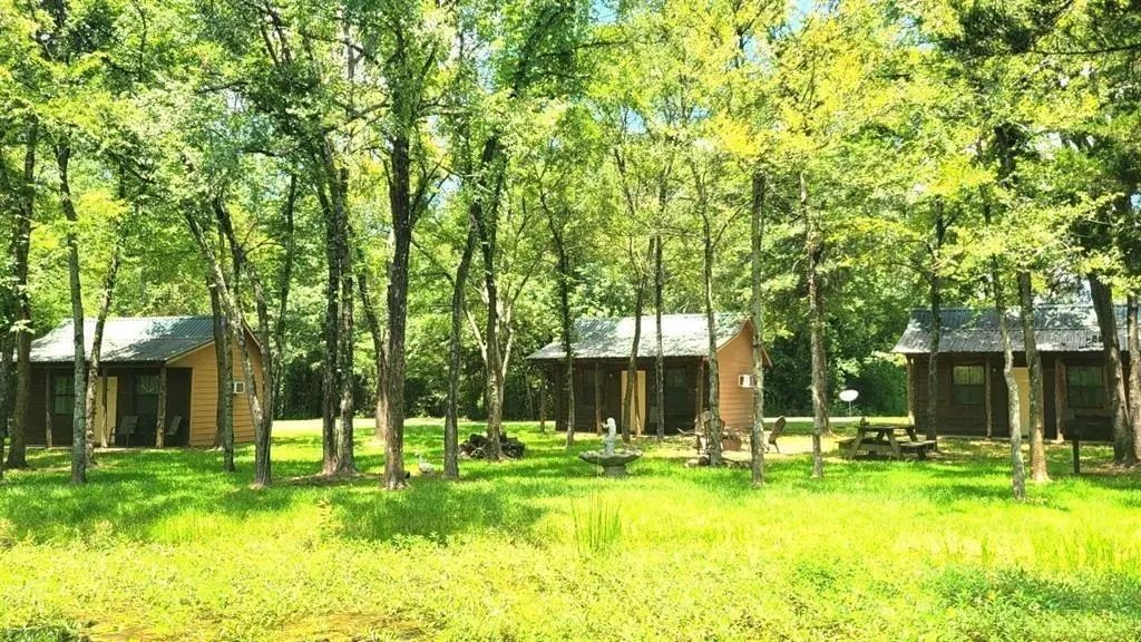 2550 Fm 21, Pittsburg