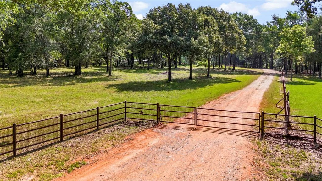 Vz County Road 4505, Ben Wheeler