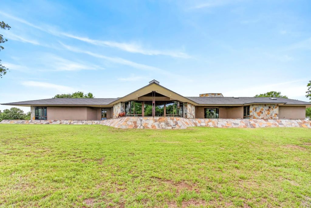 1080 N Greenbrier Road, Nocona