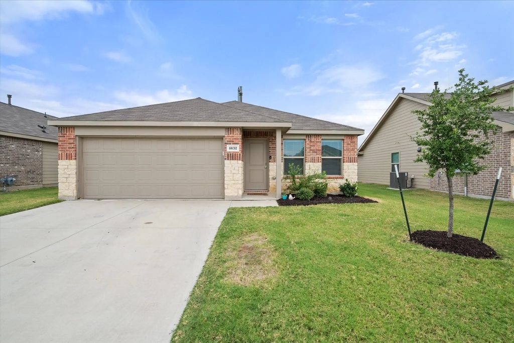 8632 Thicket Ridge Street, Fort Worth