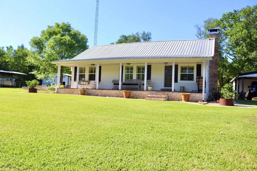 387 County Road 2101, Ivanhoe
