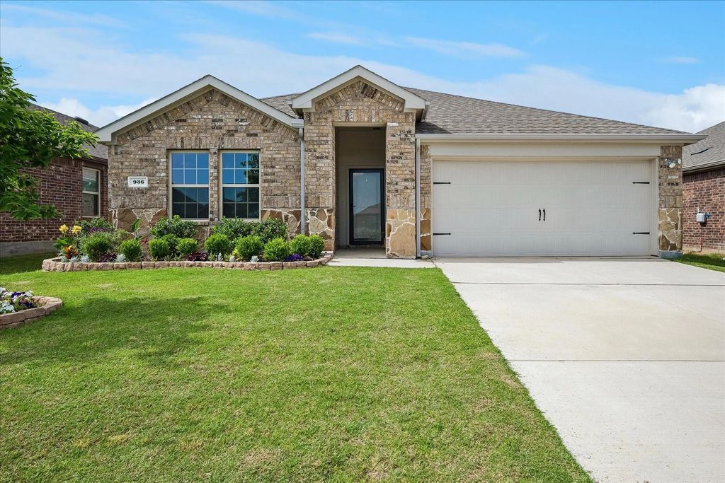 936 Glover Drive, Aubrey