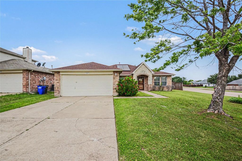 1005 Windsor Lane, Forney