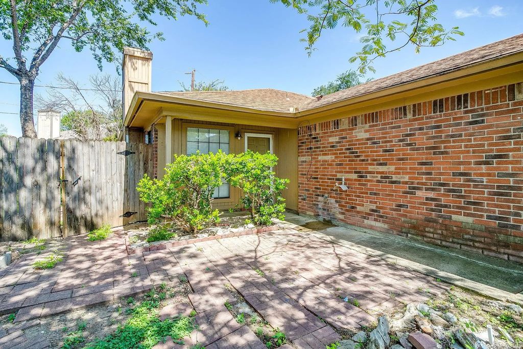 4517 Compass Court, Fort Worth