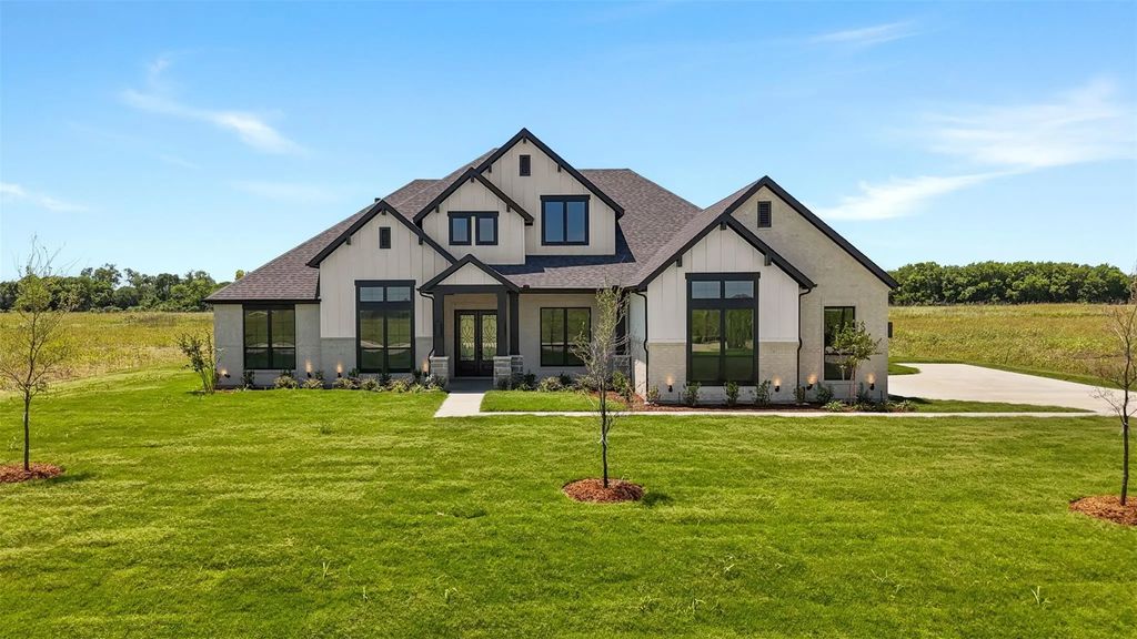 152 Aanya Lane, Waxahachie