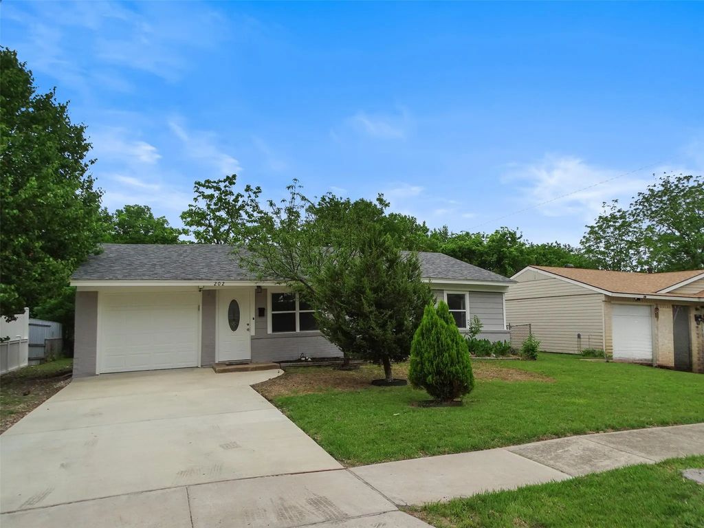 202 E Cober Drive, Grand Prairie