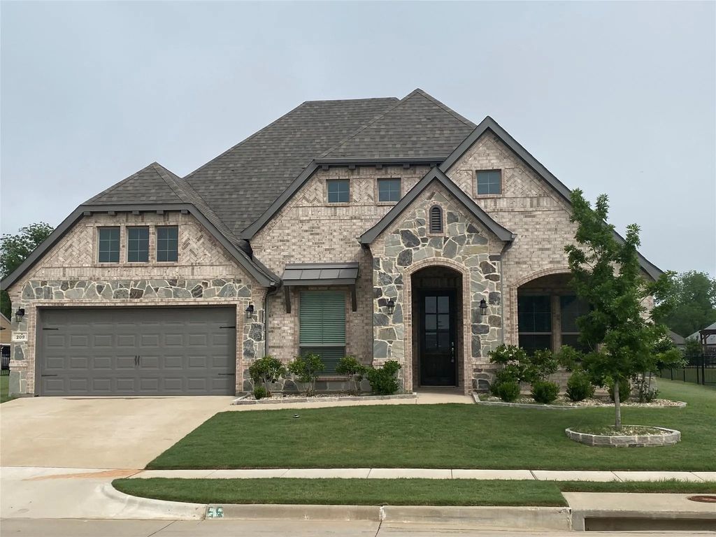 209 Johnson Street, Granbury