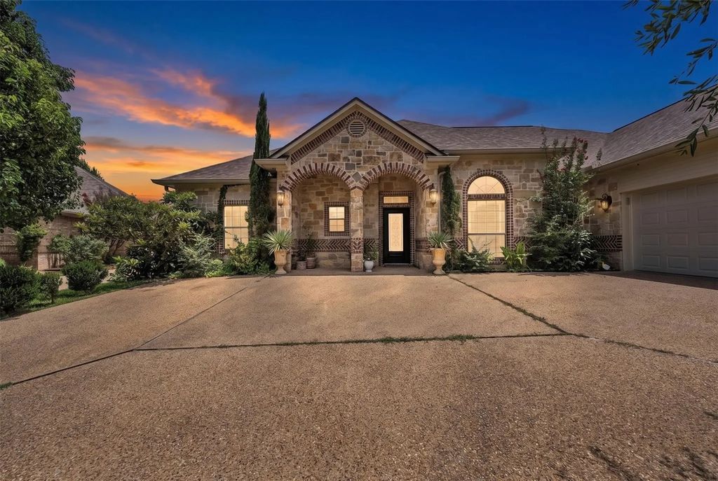 335 Edinburgh Lane, Waco