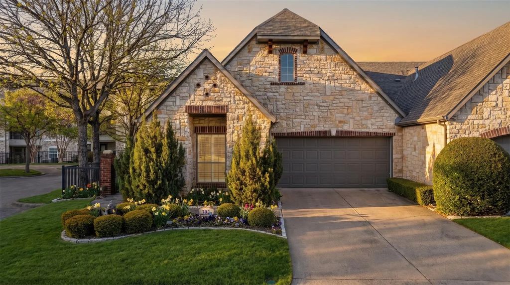 703 N Avalon Court, Granbury