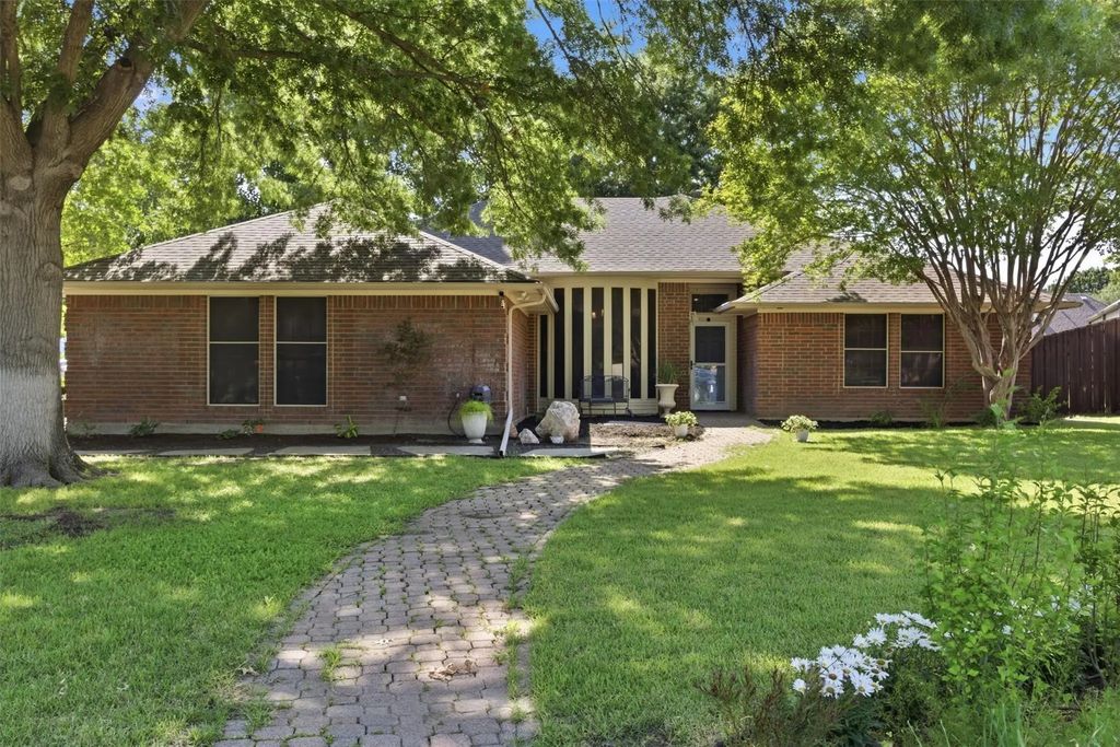 2505 Hillview Court, Denton