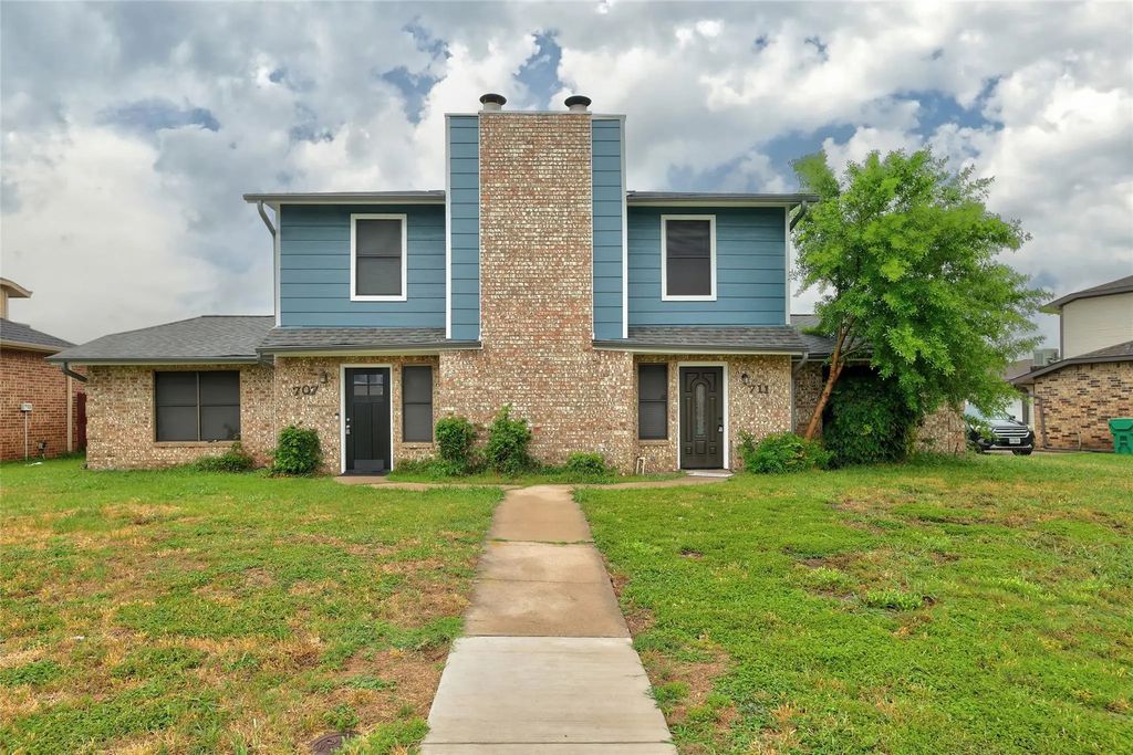 707 & 711 Wolftrap Drive, Denton