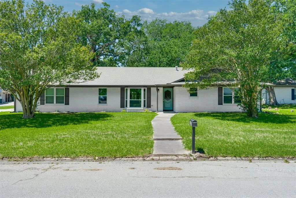 3011 Tanglewood Drive, Commerce