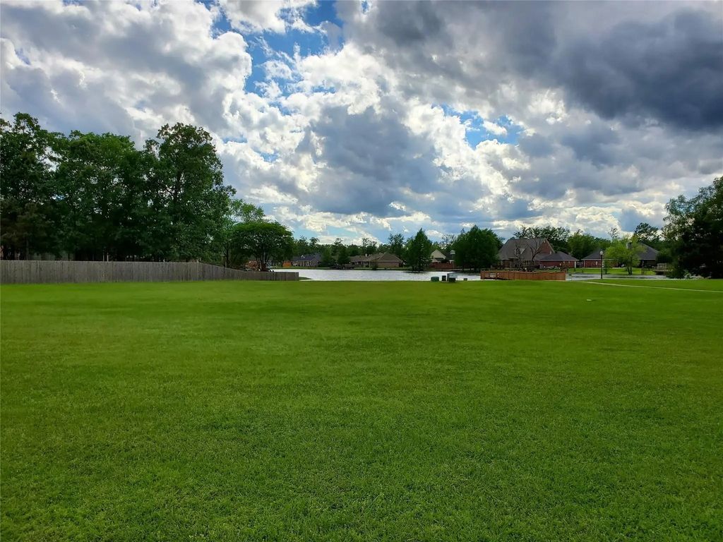 Burgundy Oaks Drive, Shreveport