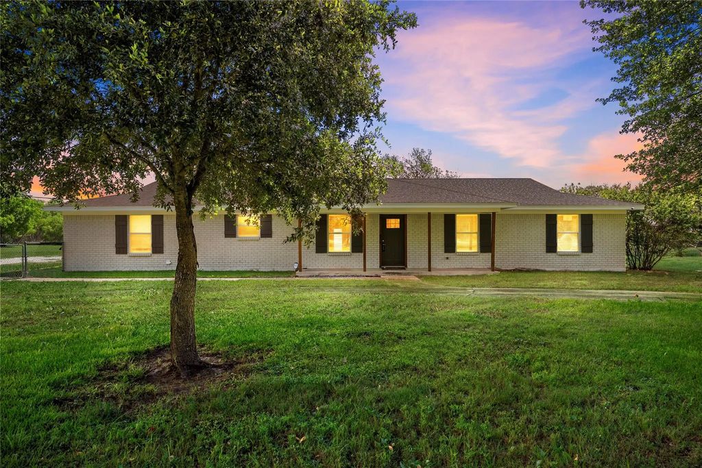 154 Longhorn Parkway, Axtell