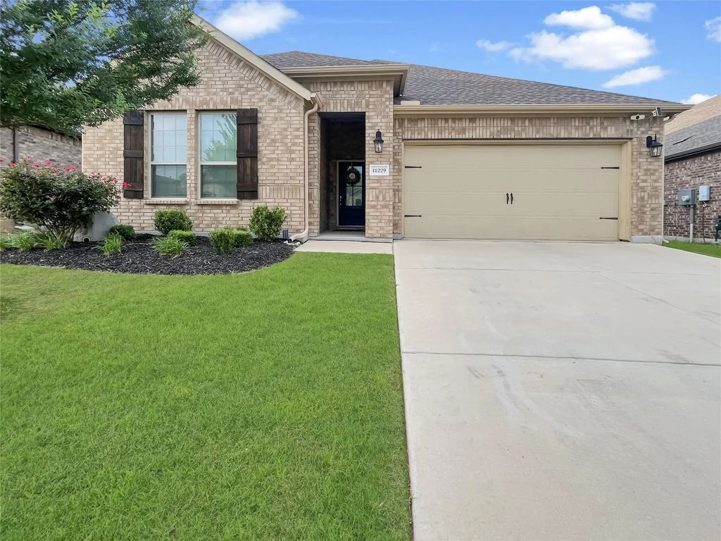 11229 Yellow Rose Way, Aubrey