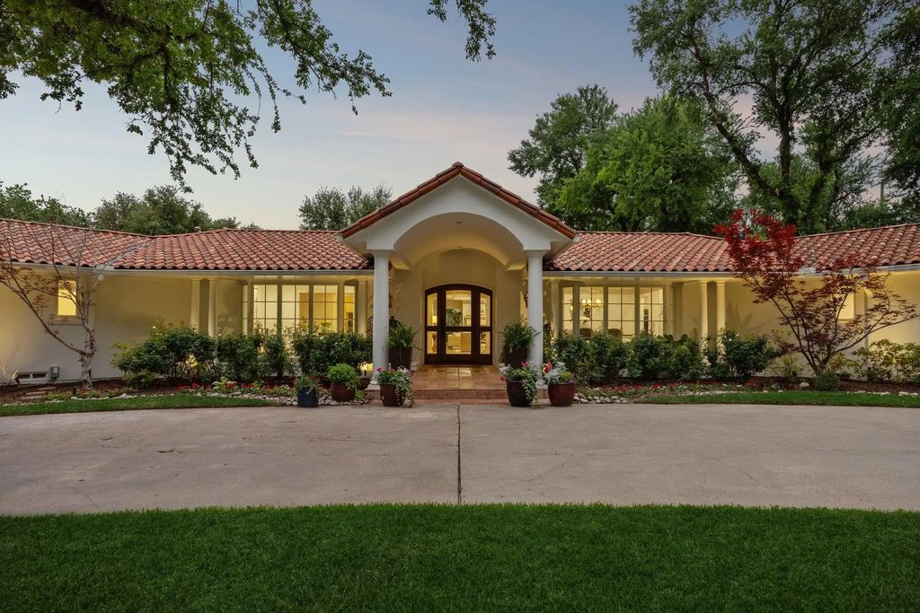 4630 S Lindhurst Avenue, Dallas