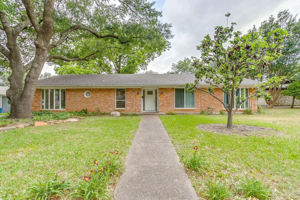 4000 Sundown Drive, Benbrook