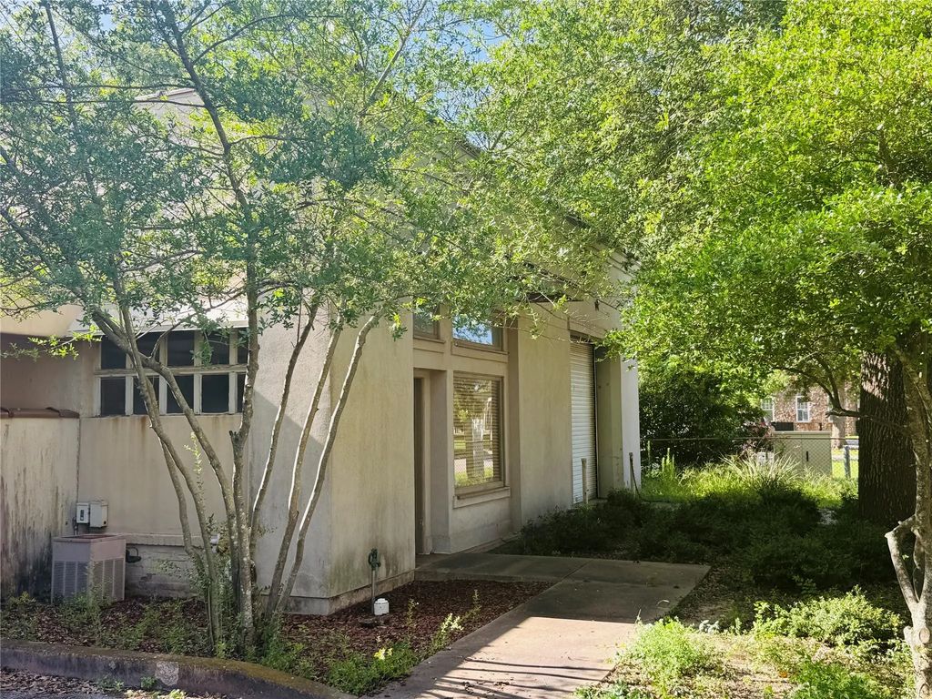 265 Se 1st Street, Paris