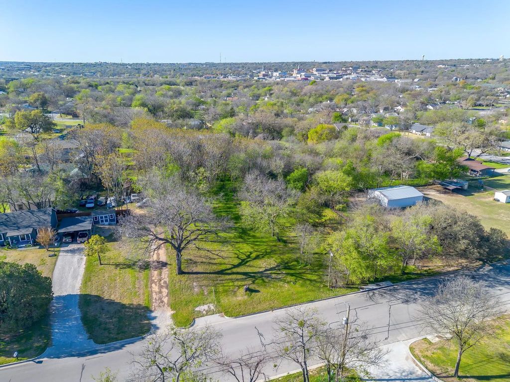418 E First Street, Weatherford