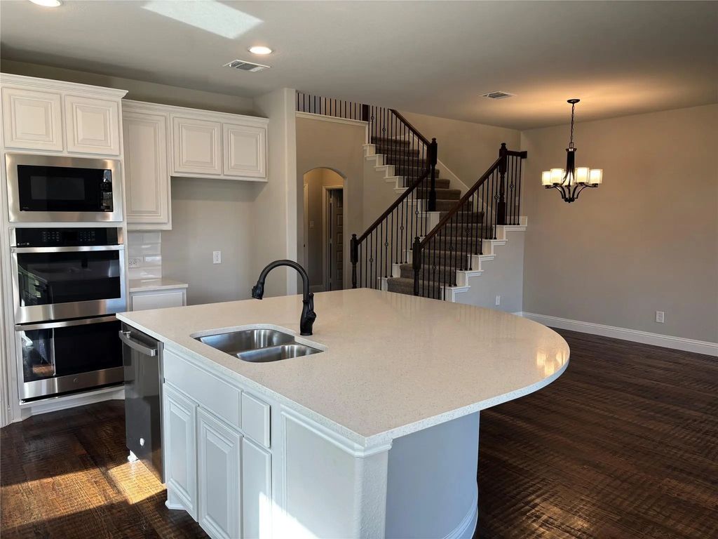 609 Red Maple Road, Waxahachie