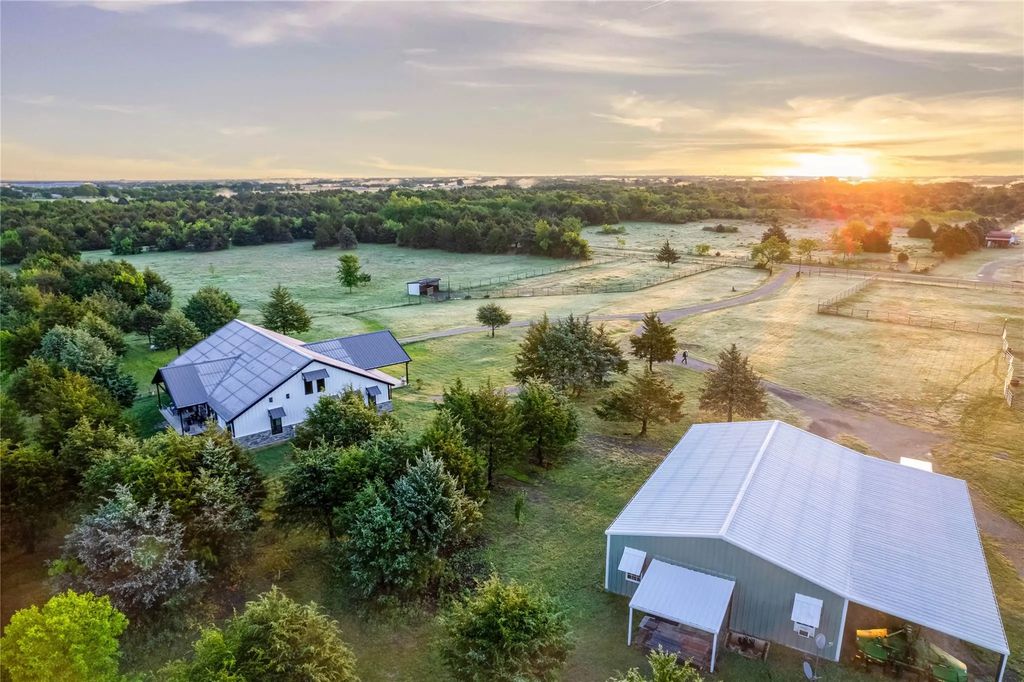 3412 County Road 2173, Greenville