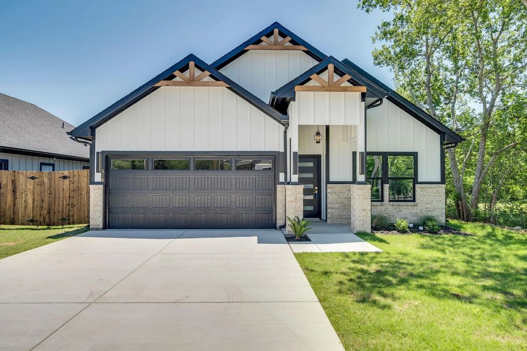 310 Matthew Street, Hillsboro
