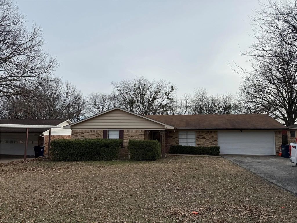 415 W Highland Drive, Whitewright