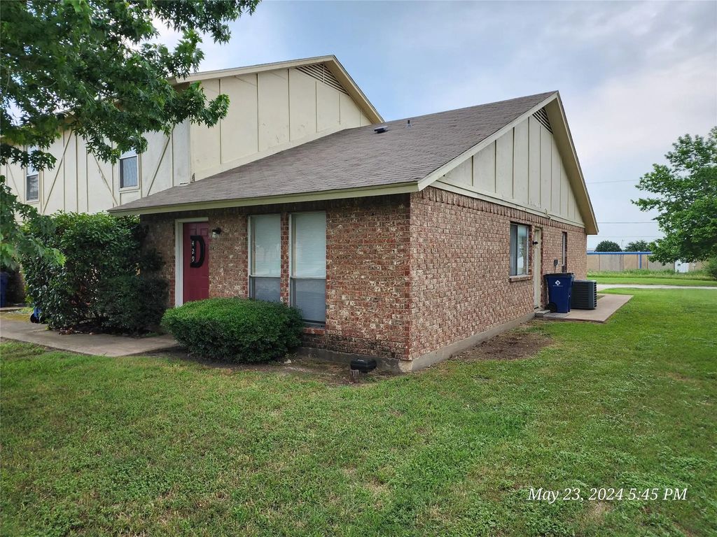 429 Thomas Street Sw D, Burleson