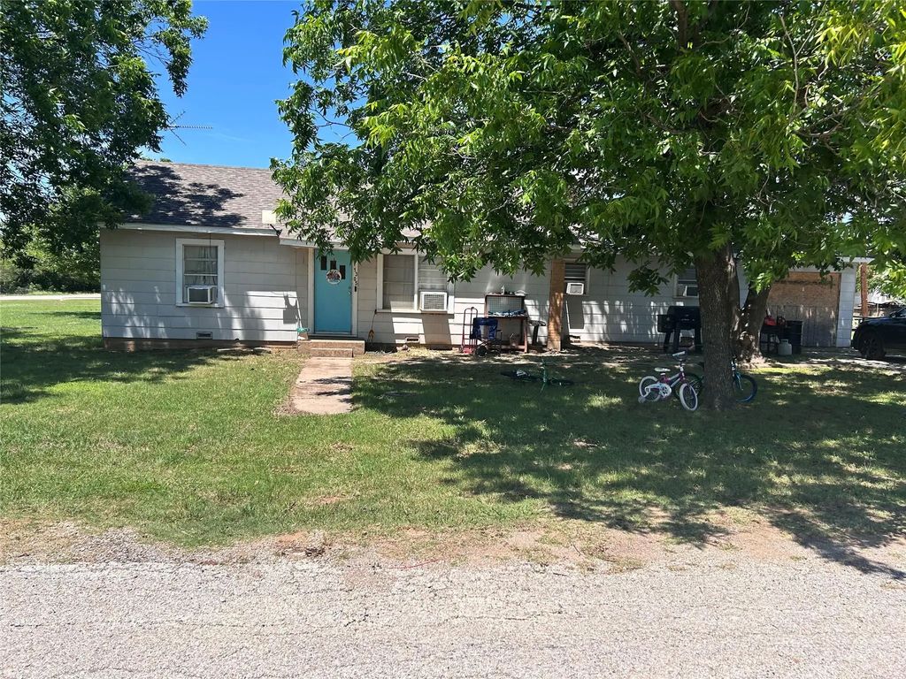 1305 Oak, Megargel