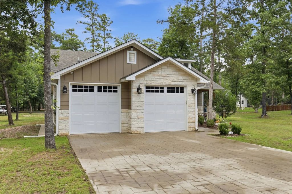 733 King Arthur Ct, Scroggins