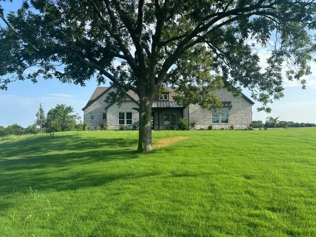 205 Cobb Road, Leonard