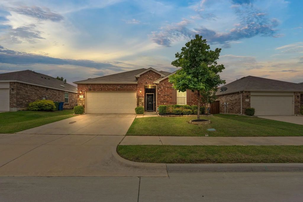1716 Trace Drive, Aubrey