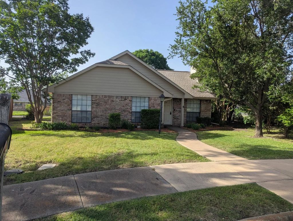 3818 Missouri Street, Sachse