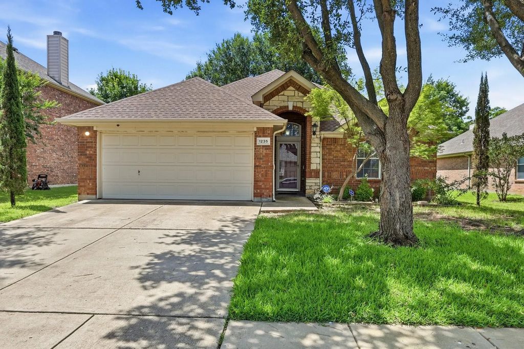 1235 Clearwater Drive, Grand Prairie