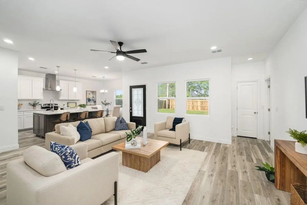 228 E Windjammer Road, Gun Barrel City