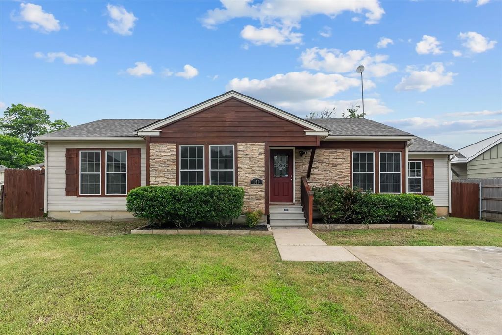109 S 1st Street, Godley