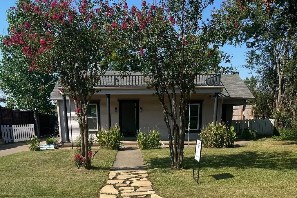 422 Goshen W, Canton