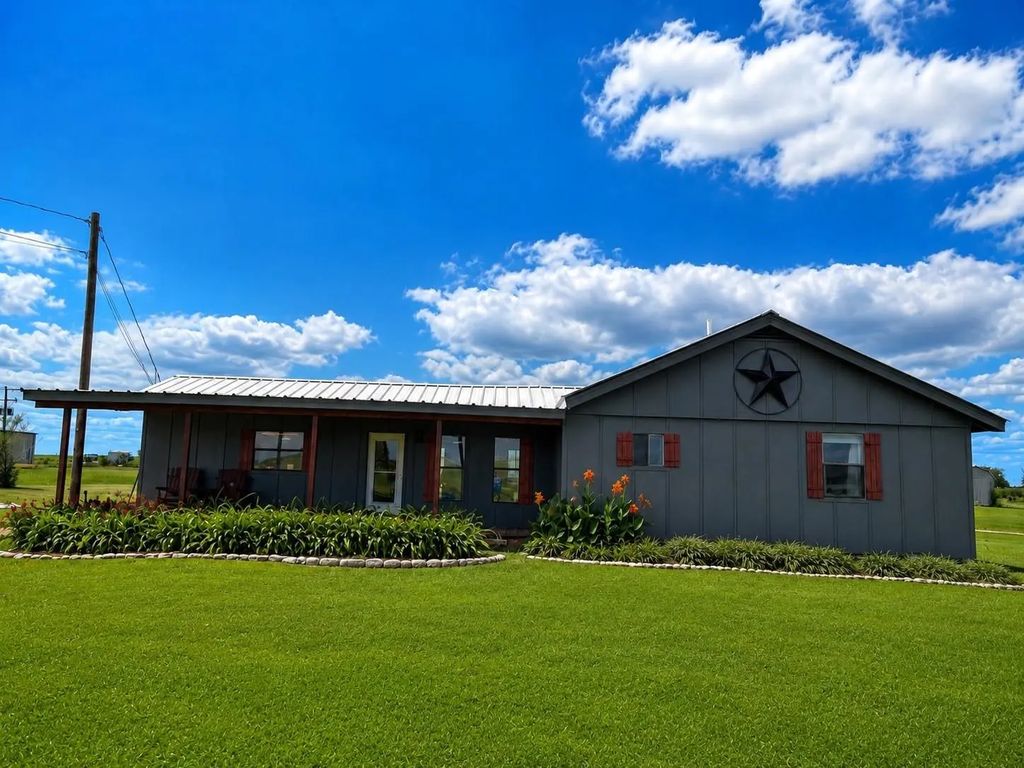 2515 Us Highway 77 Highway, Lott